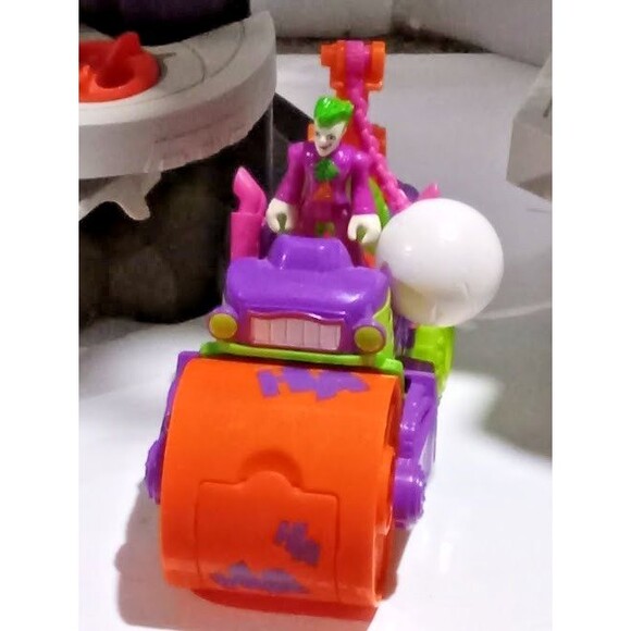 Imaginext DC Super Friends Batman Super Surround Batcave Playset - Picture 9 of 16